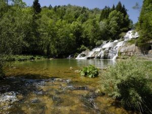 Wasserfälle bei der Nozon-Schlucht im Genferseegebiet ~ Foto: C. Jaccard / vaud-photos.ch